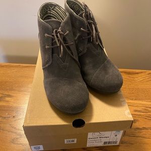 Tom's bootie wedge NIB size 9